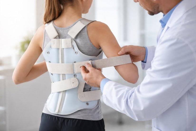 Skolyoz Korsesi Nasıl Takılır?